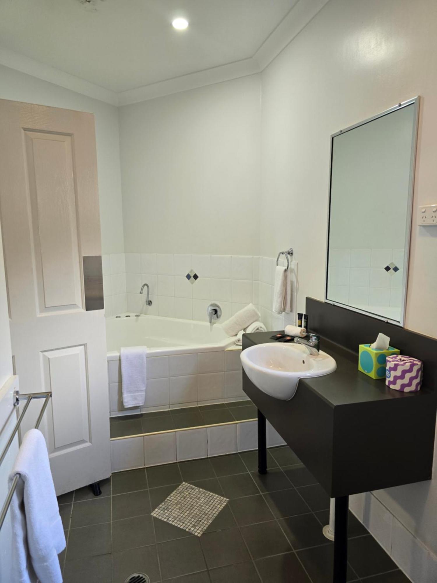Ascot Lodge Motor Inn Kingaroy Dış mekan fotoğraf