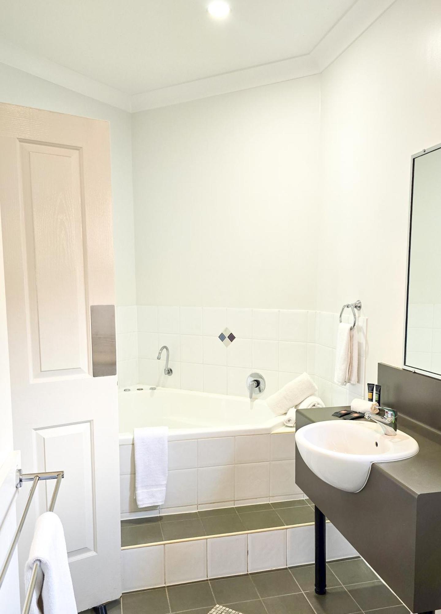 Ascot Lodge Motor Inn Kingaroy Dış mekan fotoğraf